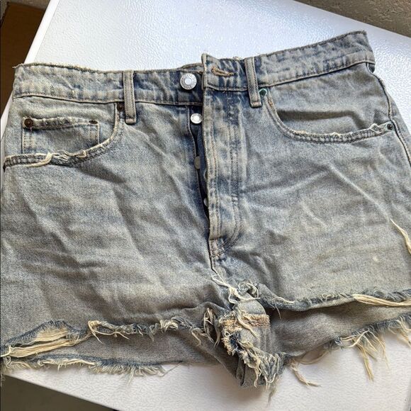 Distressed Denim Shorts - ZARA - Size 8 Womens Shorts - Picture 1 of 4